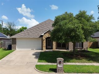 707 Oakmont Drive, Ennis, TX 75119
