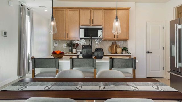 2400 Eglisfield Loop NE, Rio Rancho, NM 87144