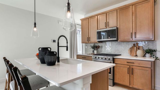 2400 Eglisfield Loop NE, Rio Rancho, NM 87144