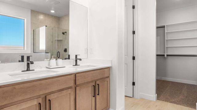 2400 Eglisfield Loop NE, Rio Rancho, NM 87144
