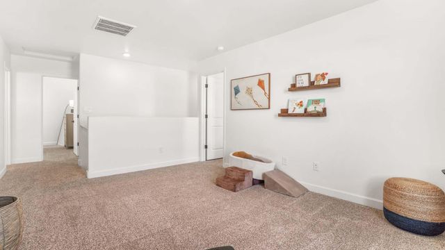 2400 Eglisfield Loop NE, Rio Rancho, NM 87144