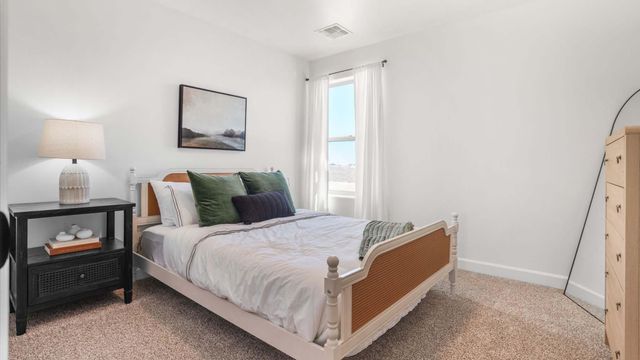 2400 Eglisfield Loop NE, Rio Rancho, NM 87144