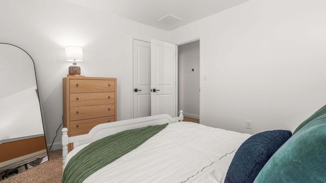 2400 Eglisfield Loop NE, Rio Rancho, NM 87144