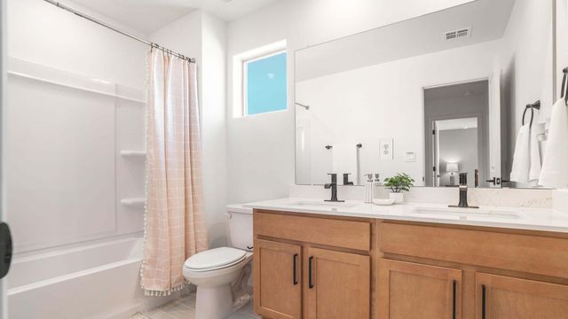 2400 Eglisfield Loop NE, Rio Rancho, NM 87144