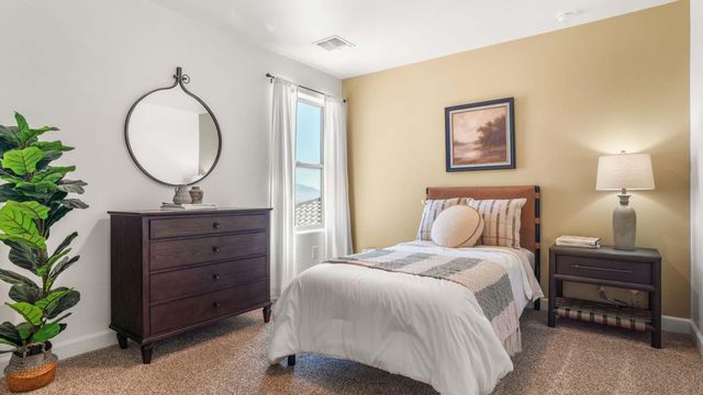 2400 Eglisfield Loop NE, Rio Rancho, NM 87144
