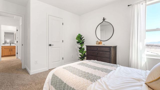 2400 Eglisfield Loop NE, Rio Rancho, NM 87144