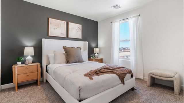 2400 Eglisfield Loop NE, Rio Rancho, NM 87144