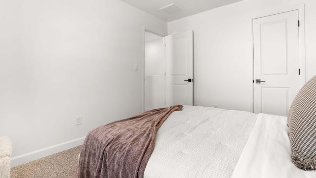 2400 Eglisfield Loop NE, Rio Rancho, NM 87144
