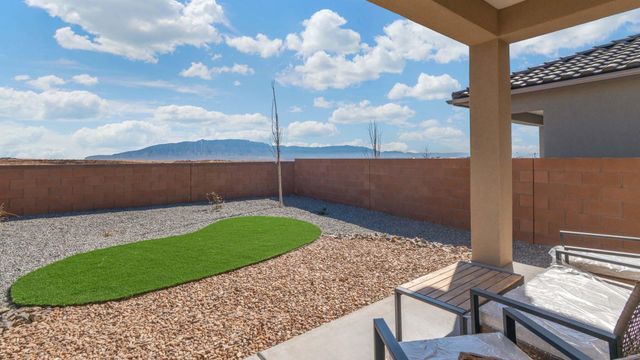 2400 Eglisfield Loop NE, Rio Rancho, NM 87144
