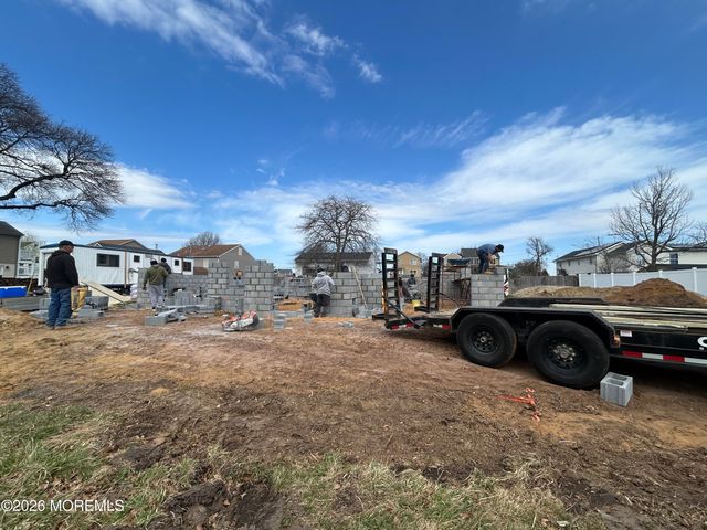 425 Bayview Avenue, Union Beach, NJ 07735