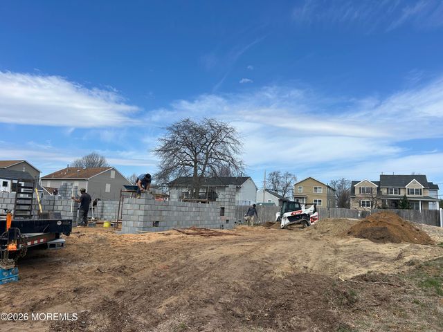 425 Bayview Avenue, Union Beach, NJ 07735