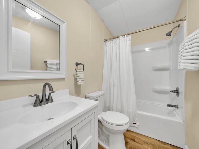 8377 Segura Street, Navarre, FL 32566