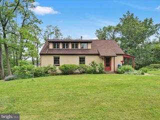 2395 HILLTOP ROAD, Manheim, PA 17545