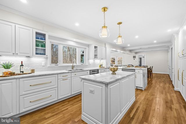 7917 GREENTREE RD, Bethesda, MD 20817