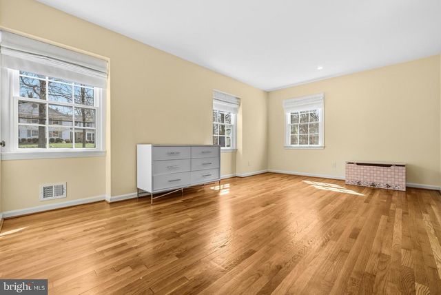 7917 GREENTREE RD, Bethesda, MD 20817