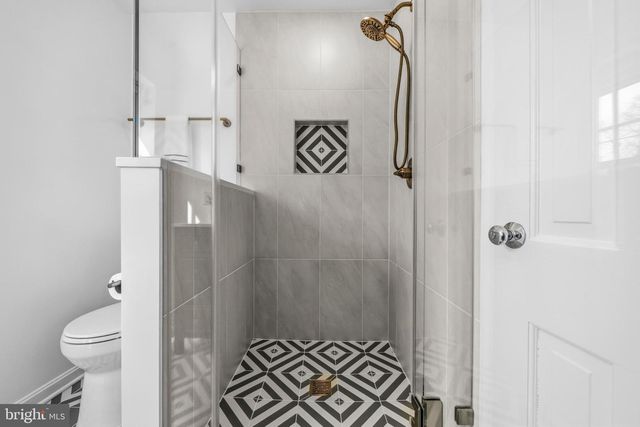 7917 GREENTREE RD, Bethesda, MD 20817