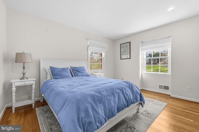 7917 GREENTREE RD, Bethesda, MD 20817