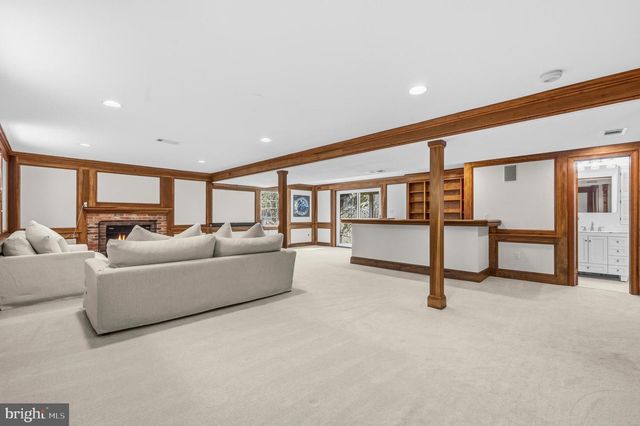 7917 GREENTREE RD, Bethesda, MD 20817