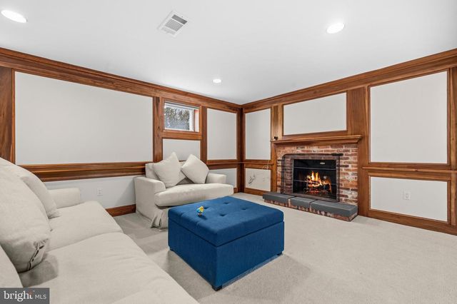 7917 GREENTREE RD, Bethesda, MD 20817