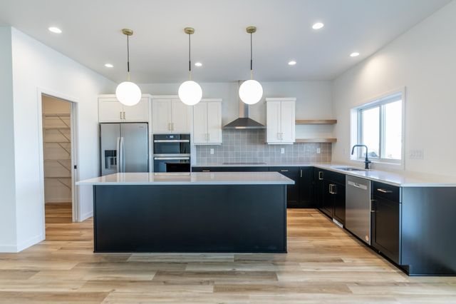 6863 Sun Valley Blvd, Horace, ND 58047