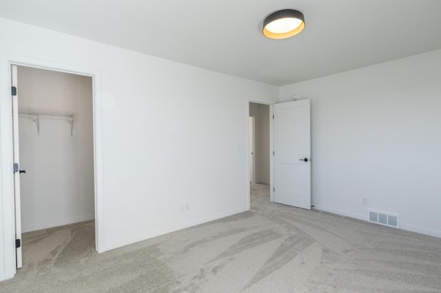 6863 Sun Valley Blvd, Horace, ND 58047