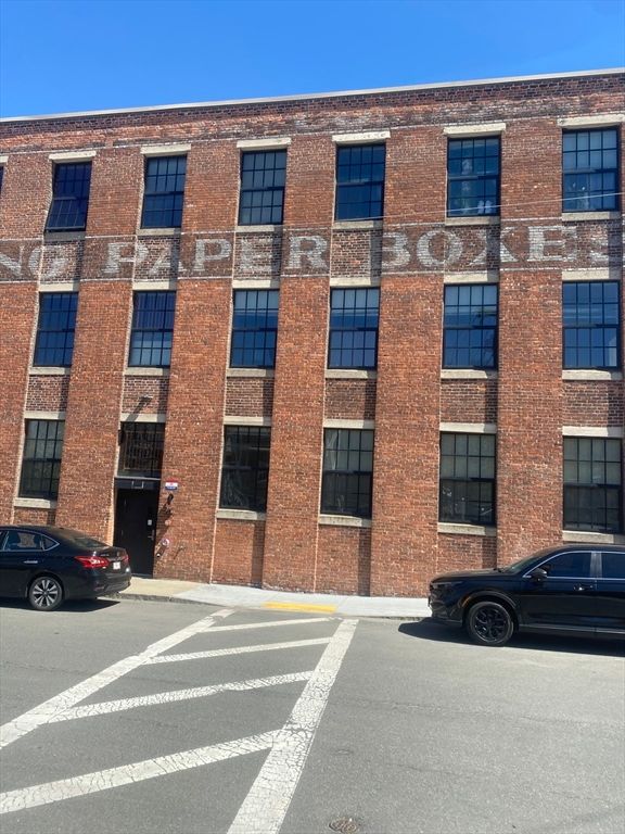 88 Gerrish Ave 302, Chelsea, MA 02150