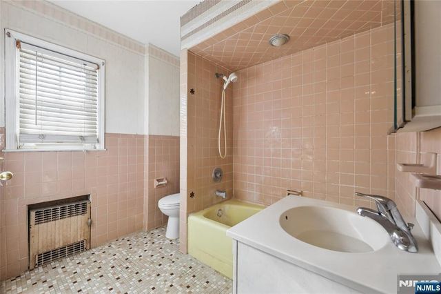 136 Gray Street, Bogota, NJ 07603