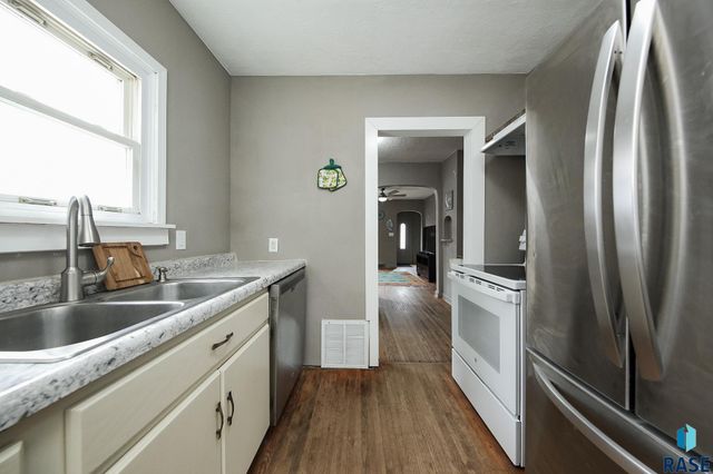 1904 S Duluth Ave Avenue, Sioux Falls, SD 57105