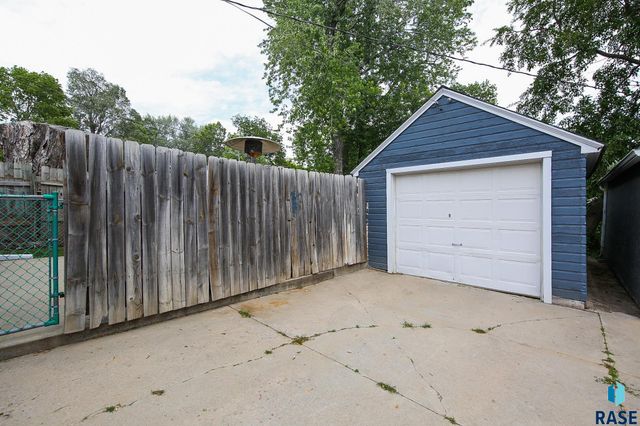 1904 S Duluth Ave Avenue, Sioux Falls, SD 57105
