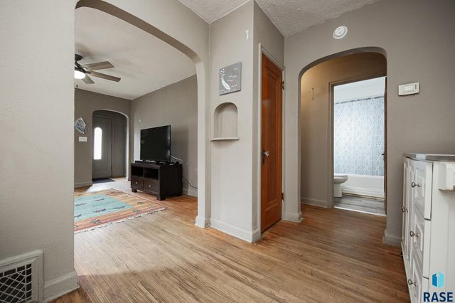 1904 S Duluth Ave Avenue, Sioux Falls, SD 57105