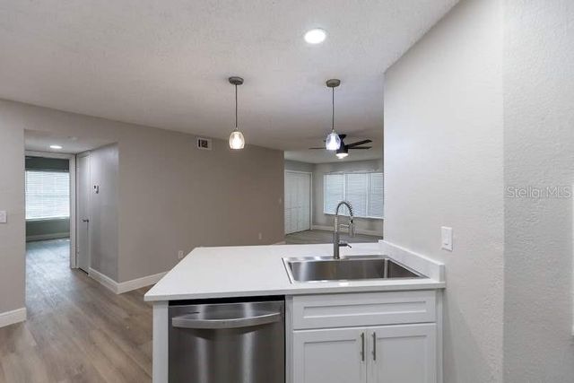 4572 COMMANDER DRIVE 1212, Orlando, FL 32822