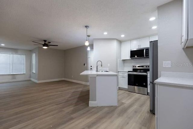 4572 COMMANDER DRIVE 1212, Orlando, FL 32822