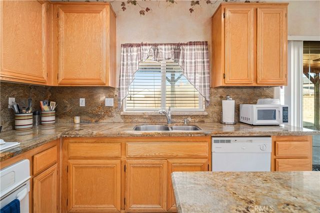 2111 Janet Dr, Lancaster, CA 93536