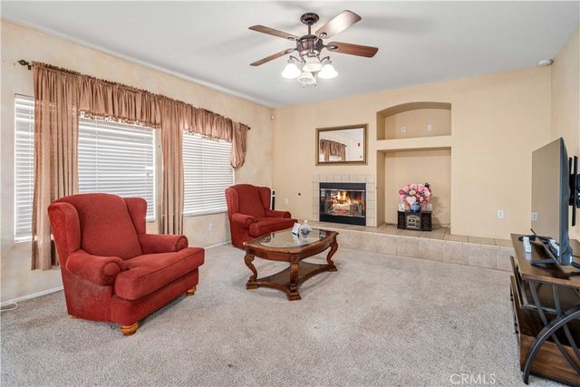 2111 Janet Dr, Lancaster, CA 93536