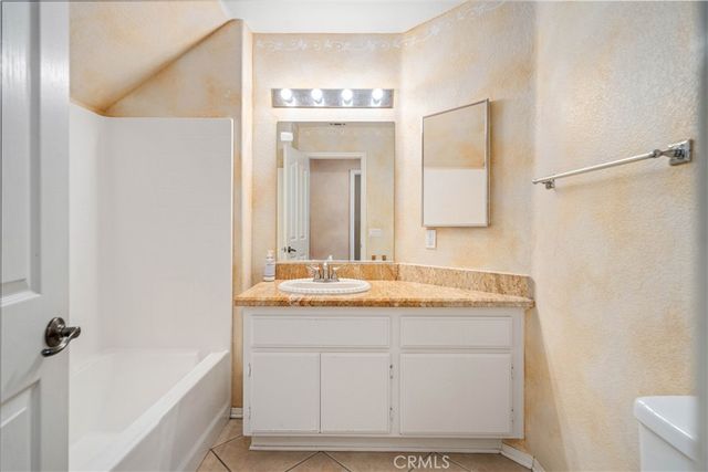 2111 Janet Dr, Lancaster, CA 93536