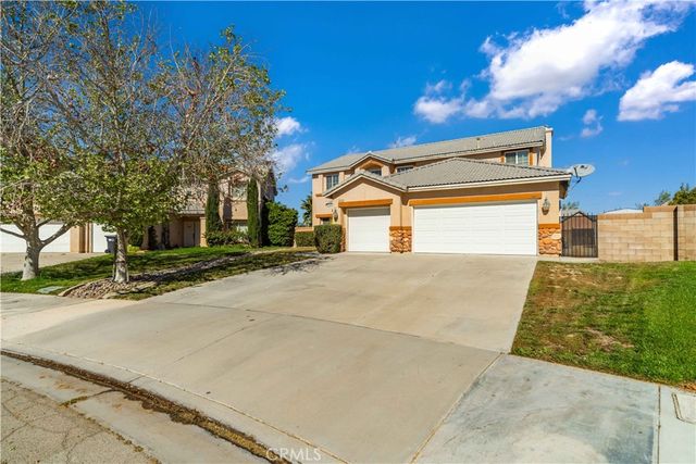 2111 Janet Dr, Lancaster, CA 93536