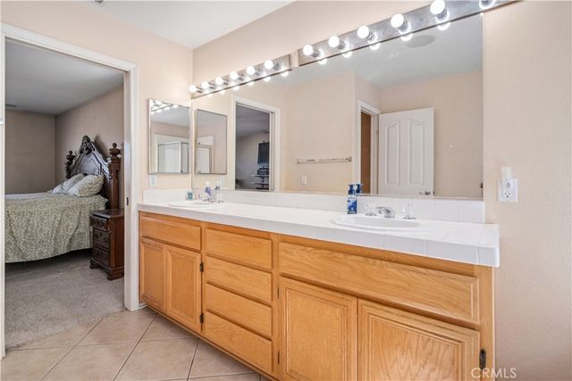 2111 Janet Dr, Lancaster, CA 93536