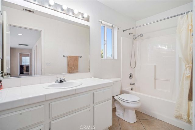 2111 Janet Dr, Lancaster, CA 93536