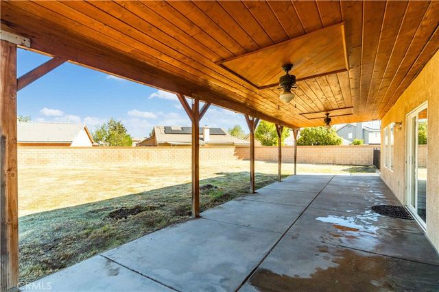 2111 Janet Dr, Lancaster, CA 93536