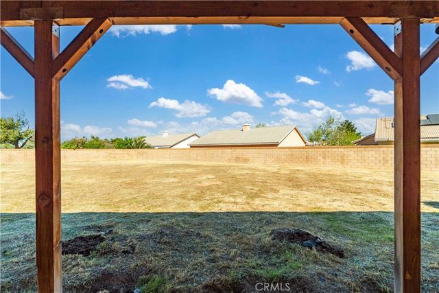 2111 Janet Dr, Lancaster, CA 93536