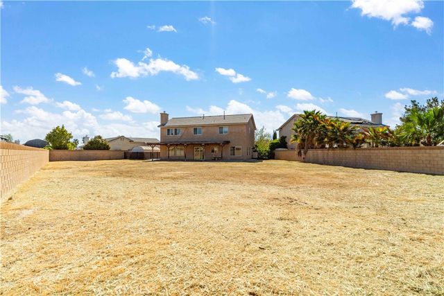 2111 Janet Dr, Lancaster, CA 93536