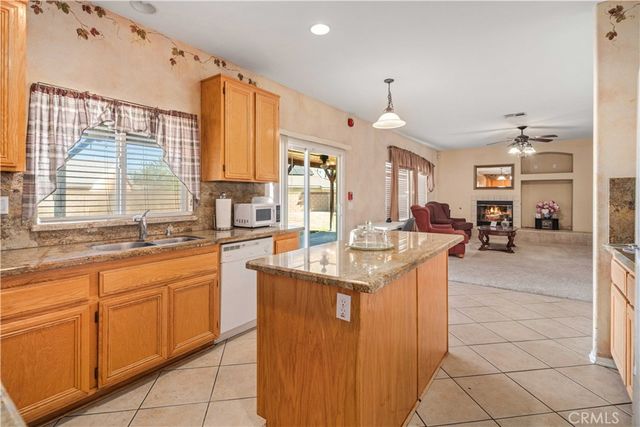 2111 Janet Dr, Lancaster, CA 93536