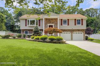 34 Appomattox Drive, Manalapan, NJ 07726