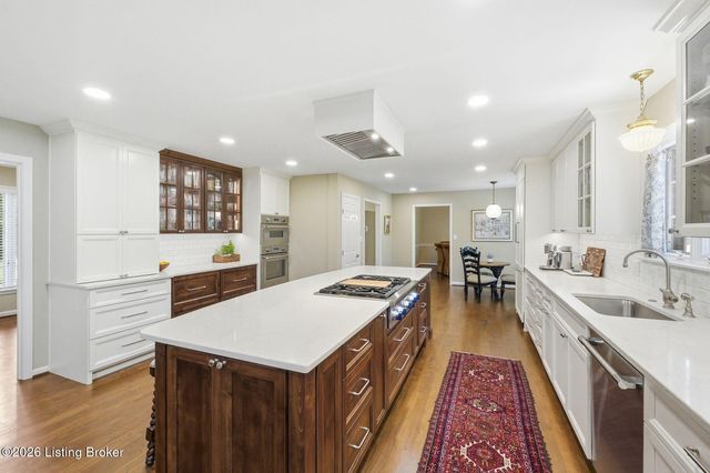 704 Evergreen Rd, Anchorage, KY 40223