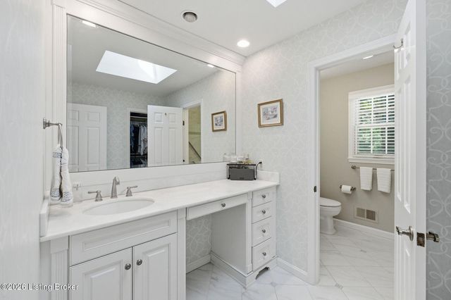 704 Evergreen Rd, Anchorage, KY 40223