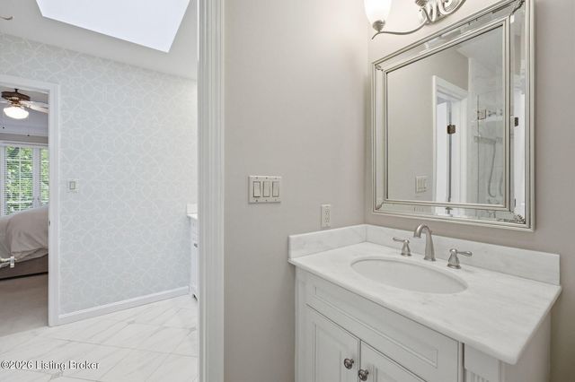 704 Evergreen Rd, Anchorage, KY 40223