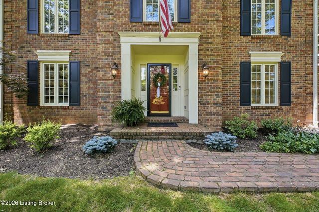 704 Evergreen Rd, Anchorage, KY 40223