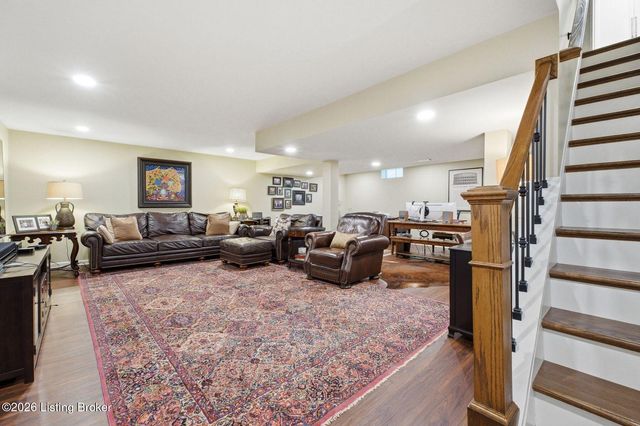 704 Evergreen Rd, Anchorage, KY 40223