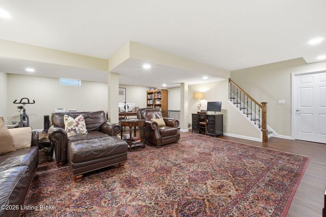 704 Evergreen Rd, Anchorage, KY 40223