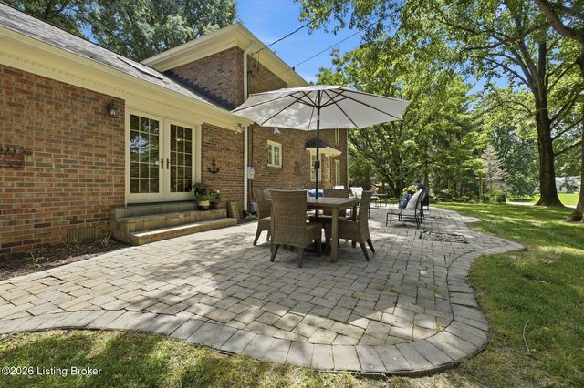 704 Evergreen Rd, Anchorage, KY 40223